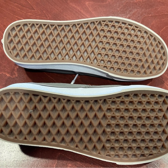 Vans Sneakers - Women Size 8 - Picture 4 of 5